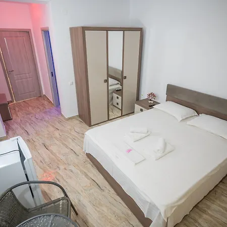 Damar קוסטינסטי